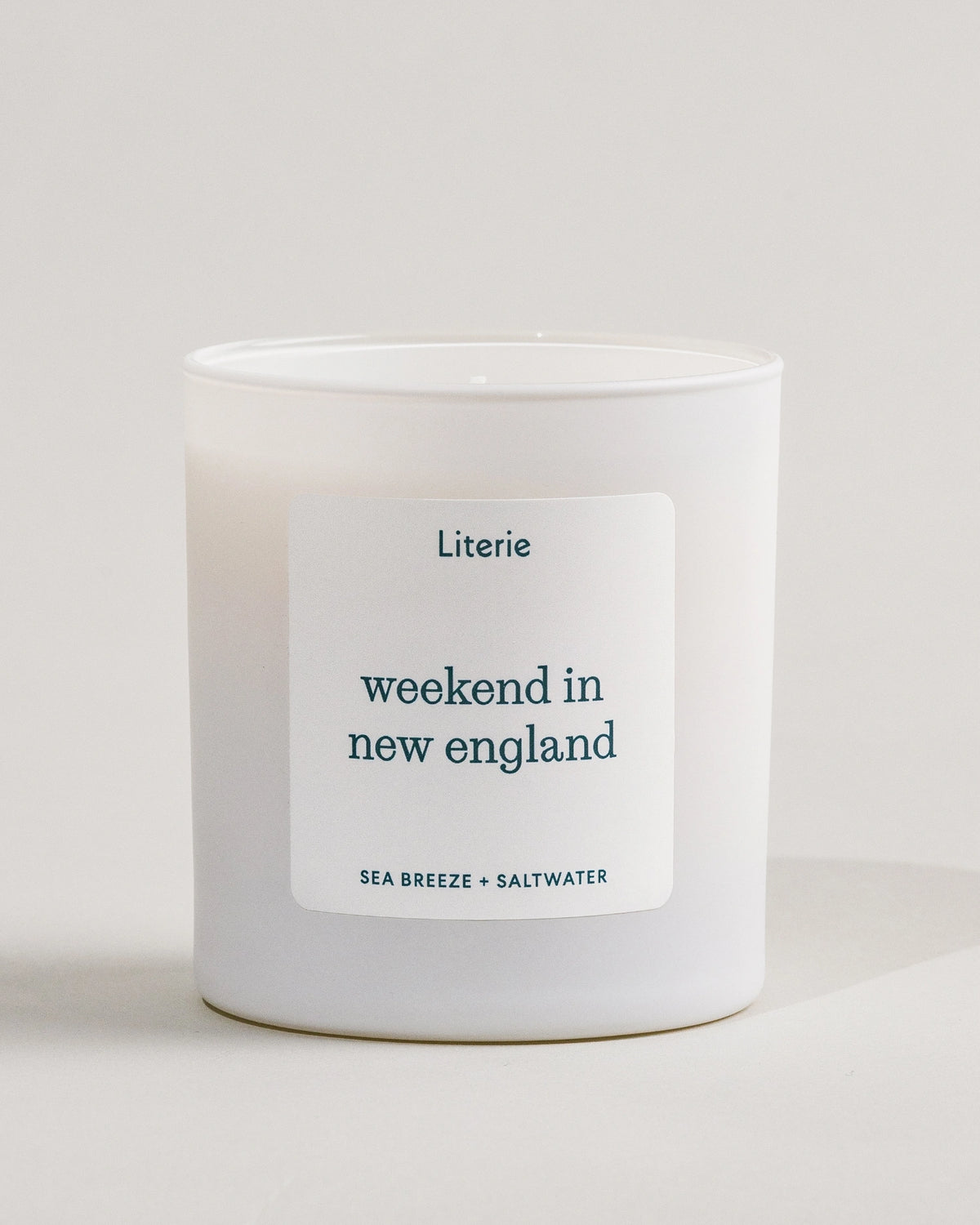 'weekend in new england' candle by Literie on a white background