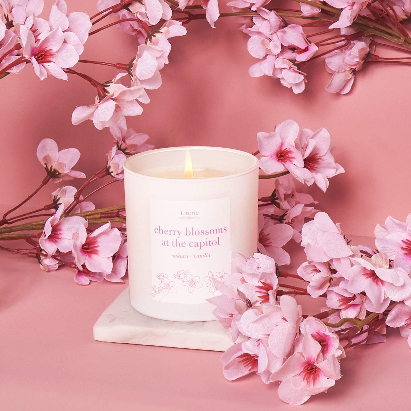 Cherry blossoms at the capital candle with flowers.