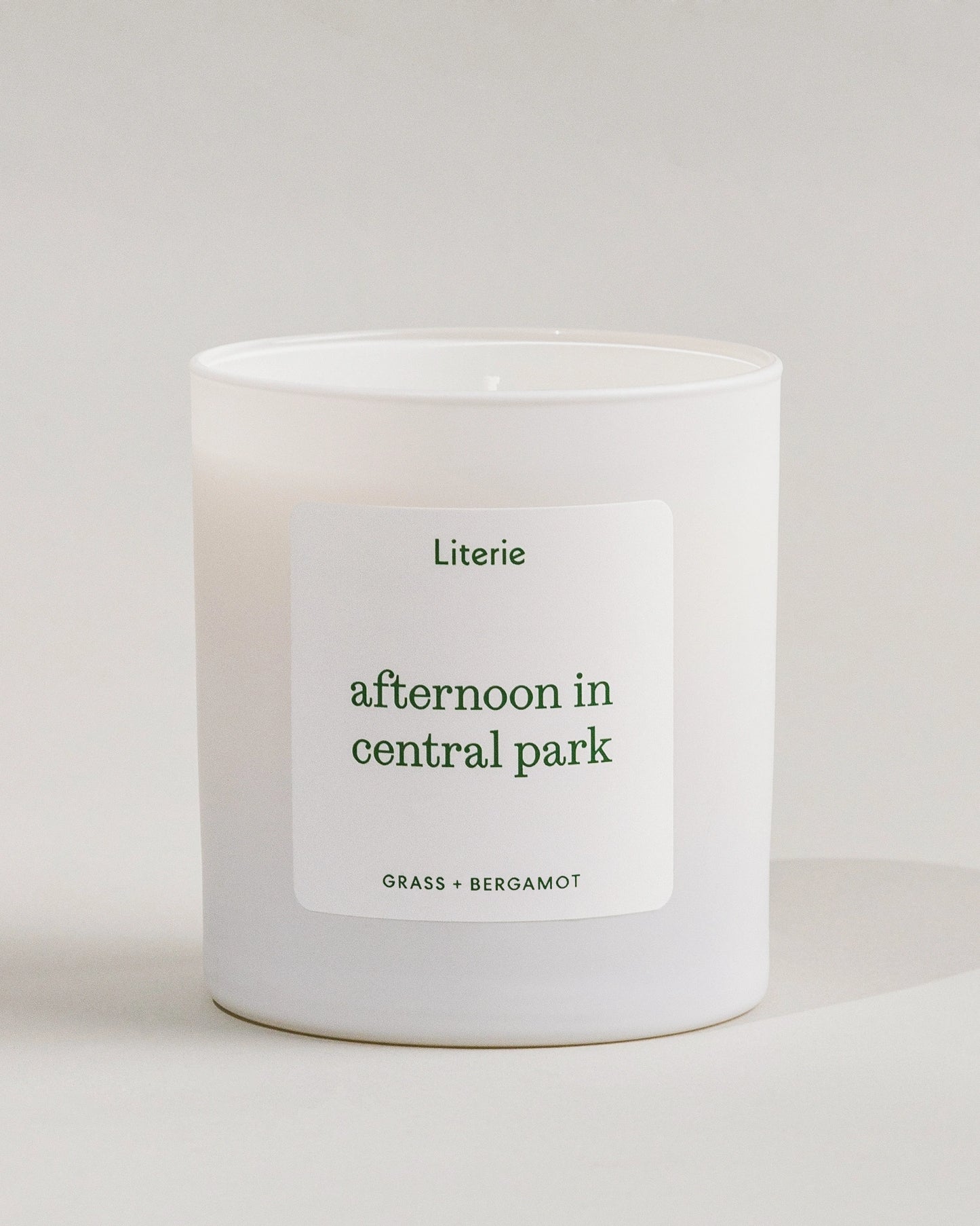 'afternoon in central park' candle by Literie on a white background