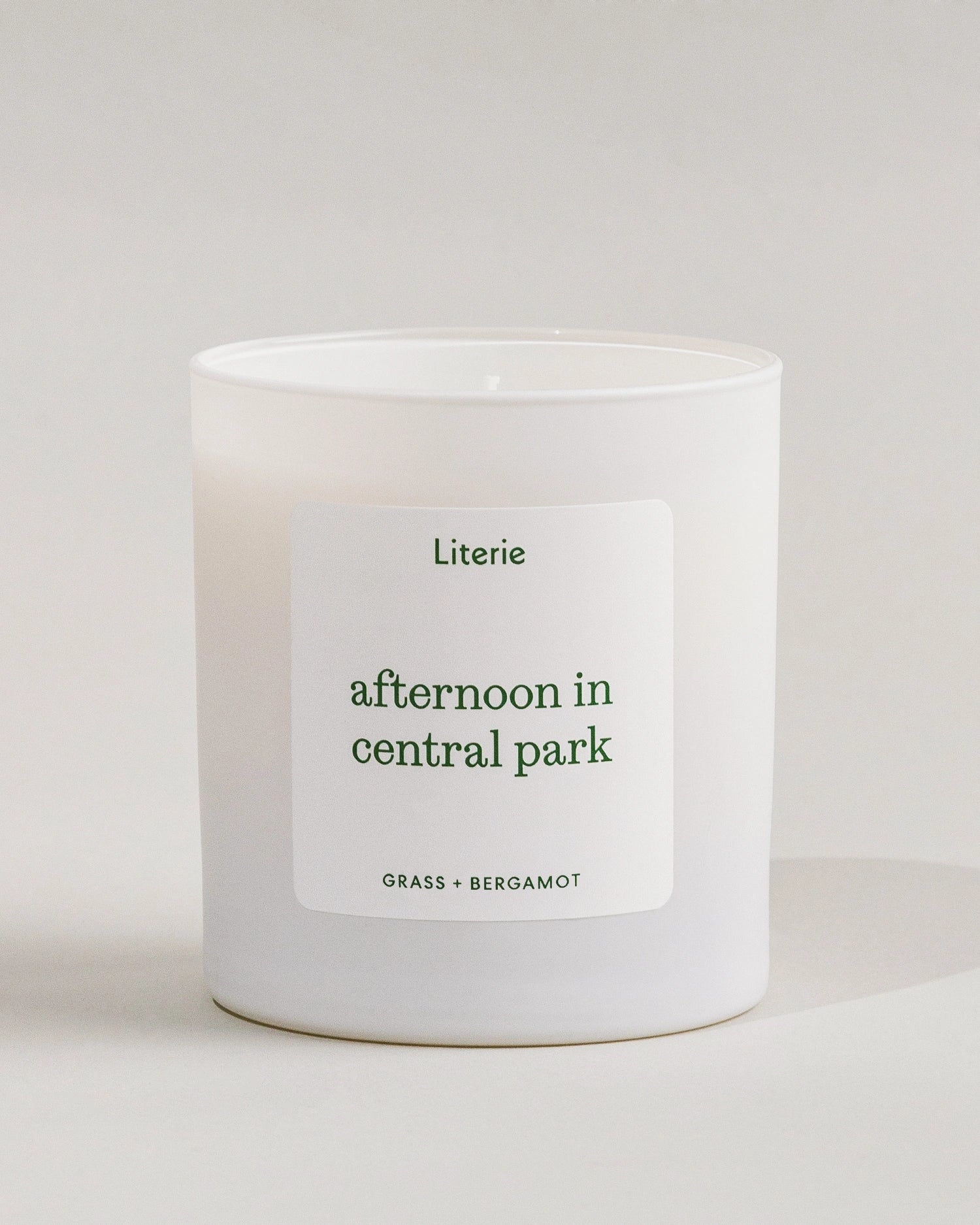 'afternoon in central park' candle by Literie on a white background