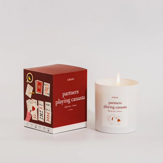Partners playing canasta candle and box by Literie.