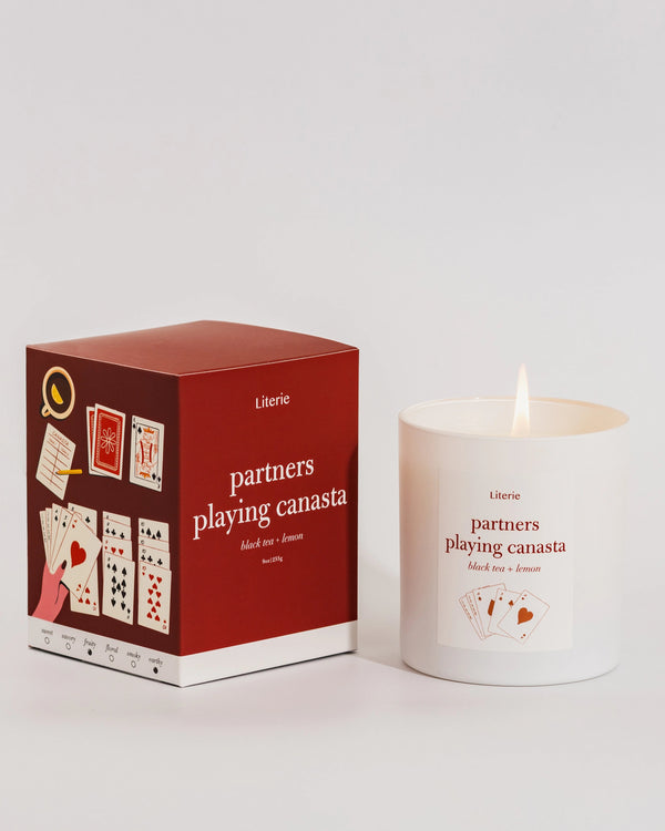 Partners playing canasta candle and box by Literie.