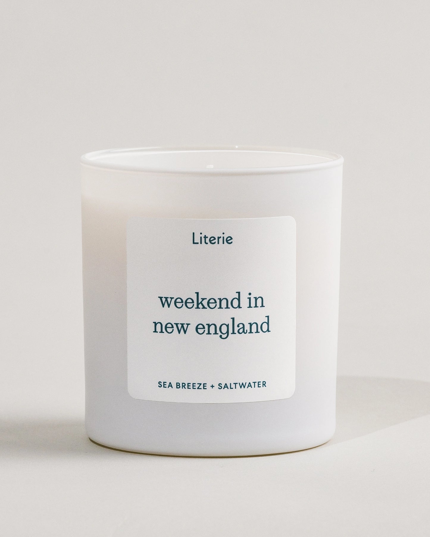 'weekend in new england' candle by Literie on a white background