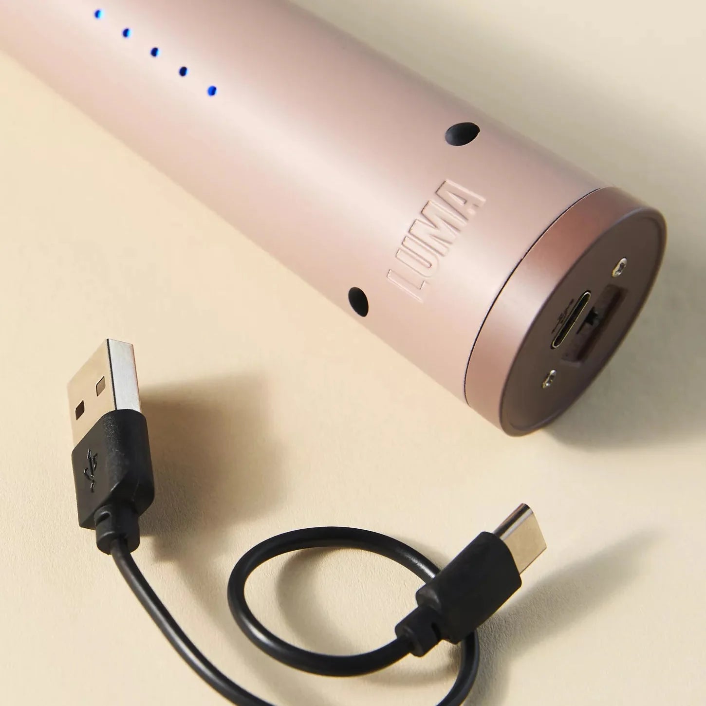 Up close image of the lighter and charger.